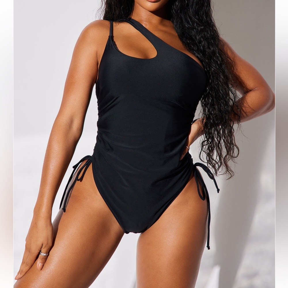 NWT sexy one piece Fashion Nova swimsuit
